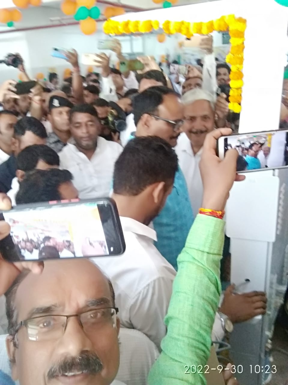Crowd gathering as dignitaries inaugurate a health kiosk during Clinics On Cloud's Uttar Pradesh community outreach